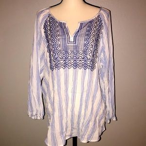 VINCE CAMUTO Embroidered  Boho top.